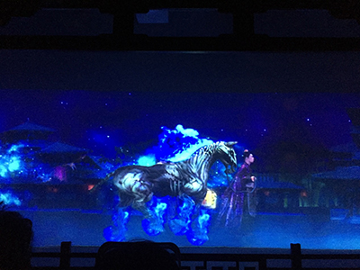 AVANZA帅映激光投影机: 主题公园不二之选