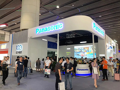 松下工程投影机引领2018年户外亮化新风向！