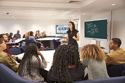 比肩未来教室，最强大脑——鸿合“全场景互动”整体解决方案上线！