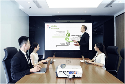 激光投影仪优势盘点：长效耐久高防尘，多种环境轻松驾驭