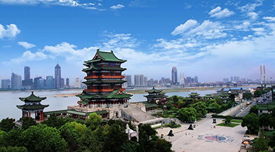 英雄城南昌：新兴科技入校园，智慧教育绽新颜！